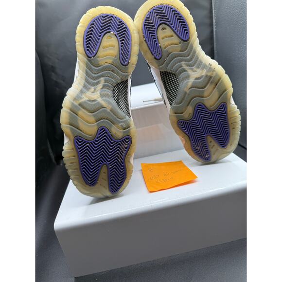 Nike Air Jordan 11s Retro - White and Black - Size 6 Youth - Authentic - Picture 9 of 10